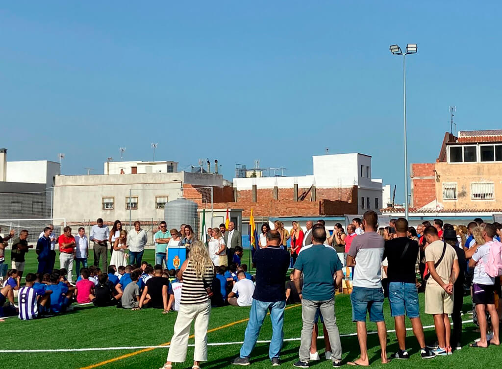 Nuevo césped artificial del campo municipal Los Pastores-Juan Gandiaga en Algeciras, Cádiz Image