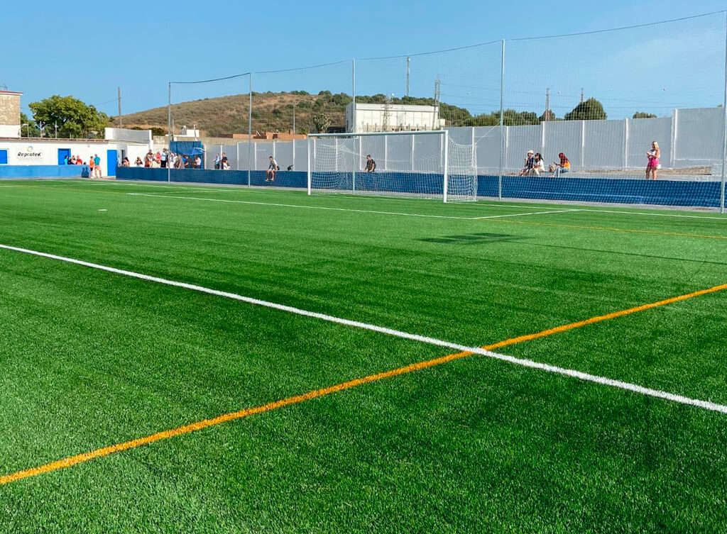 Nuevo césped artificial del campo municipal Los Pastores-Juan Gandiaga en Algeciras, Cádiz Image