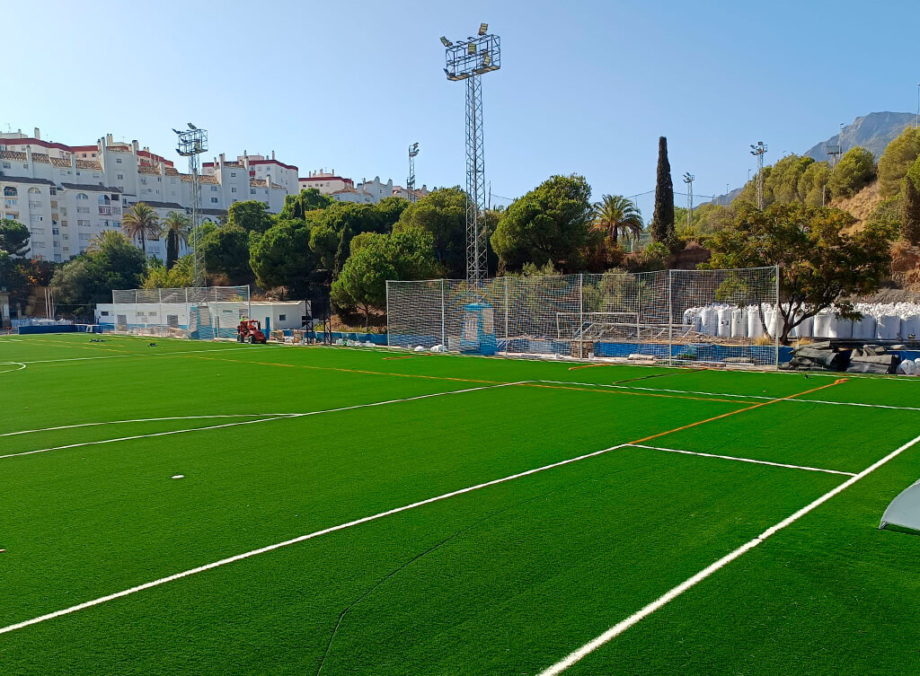 Sustitución del césped del campo de fútbol Luis Teruel en “Arroyo Primero” de Marbella. Image