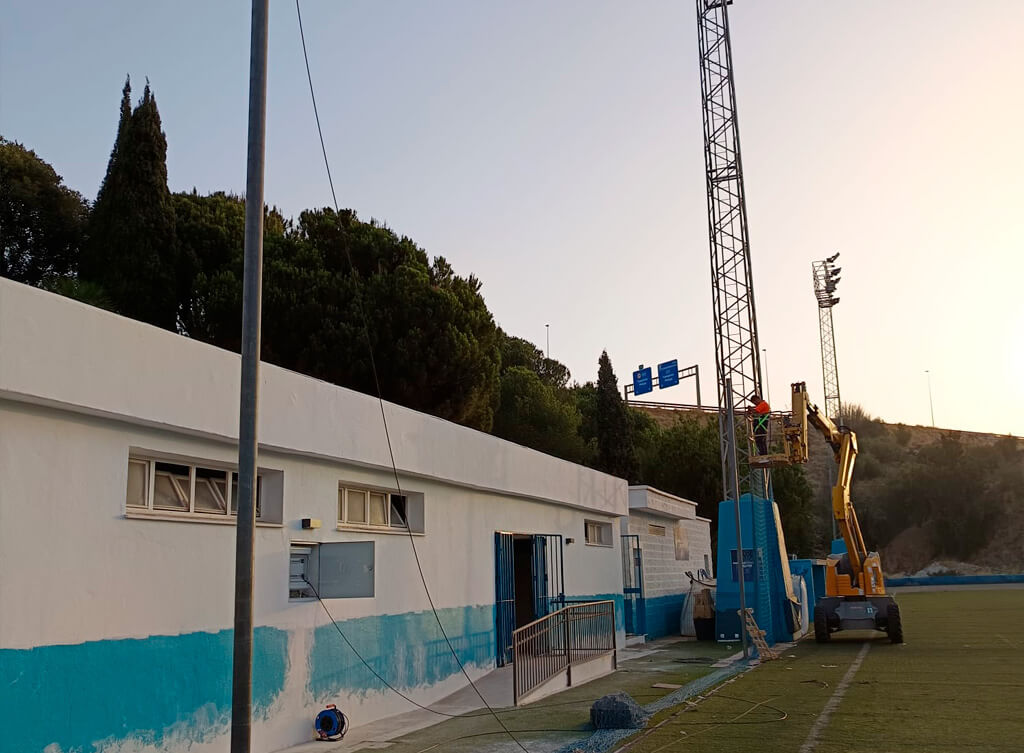 Sustitución del césped del campo de fútbol Luis Teruel en “Arroyo Primero” de Marbella. Image