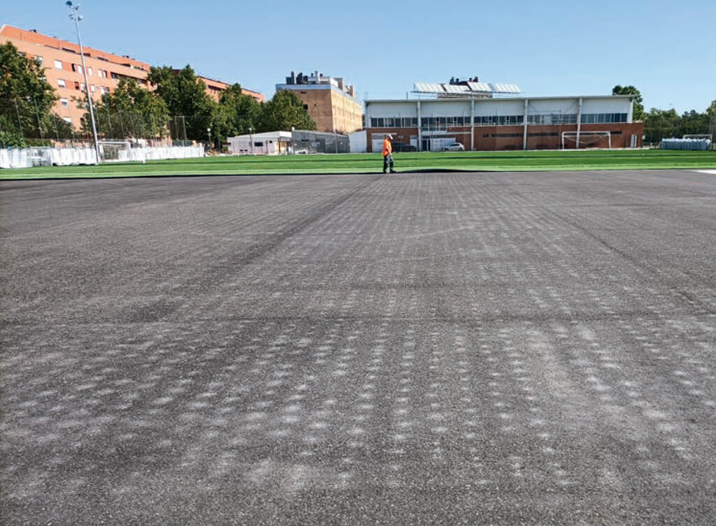 Nuevo césped para el Complejo Deportivo de «San Isidro» en Valladolid. Image