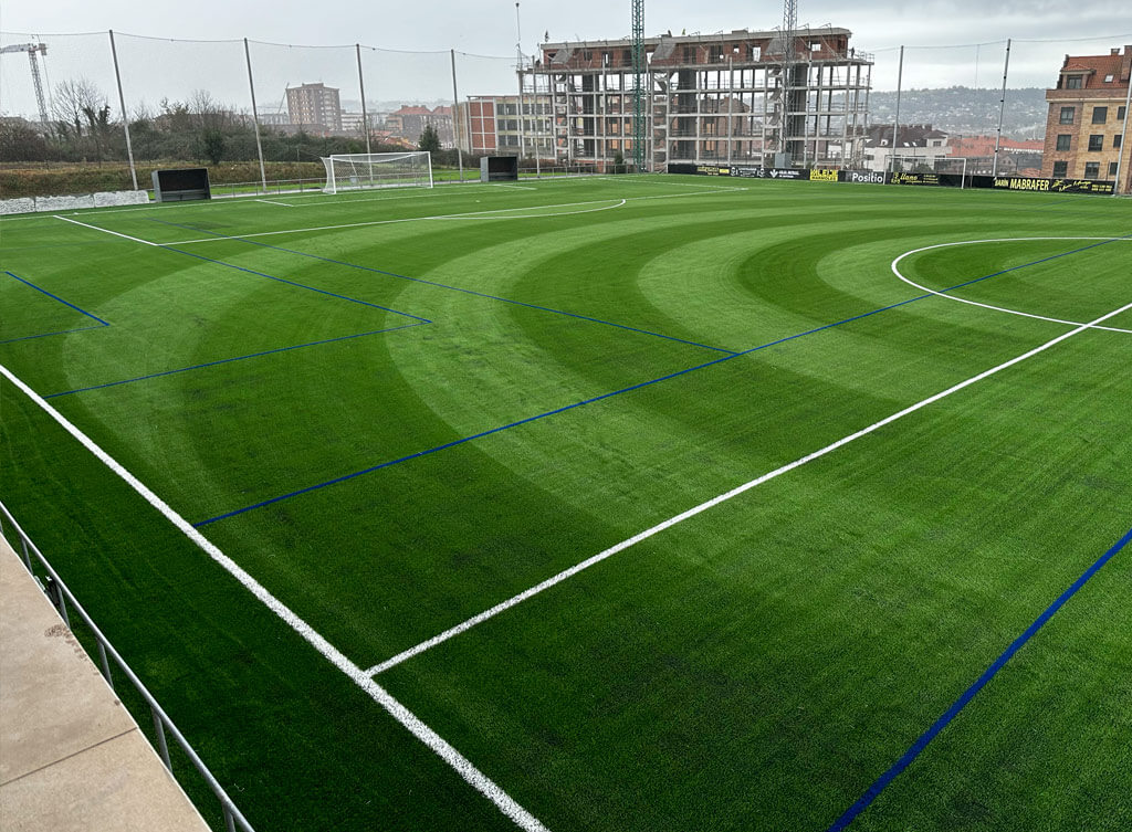 El campo de fútbol Los Pericones «Manuel Rubio» de Gijón estrena césped de la mano de OPSA Image