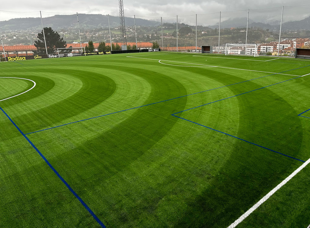 El campo de fútbol Los Pericones «Manuel Rubio» de Gijón estrena césped de la mano de OPSA Image