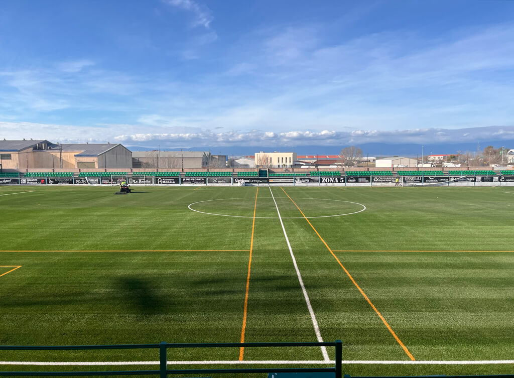 Nuevo terreno de juego en el estadio Oliver Torres de Navalmoral de la Mata (Cáceres) Image